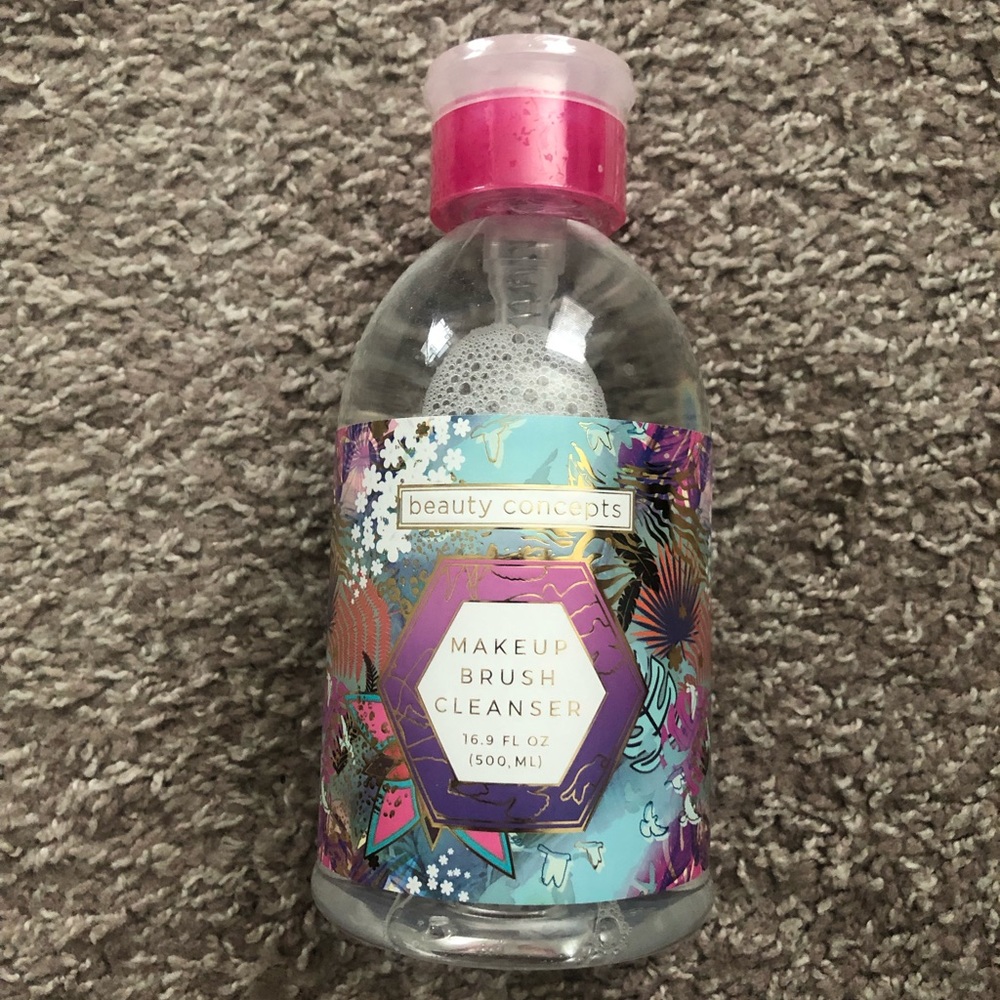 Beauty Concepts -  Makeup Brush Cleaner 🧼